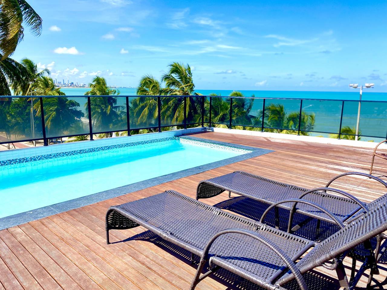Geheel appartement, Vakantieappartement voor 3 personen met balkon in Cabo Branco, João Pessoa (gemeente)