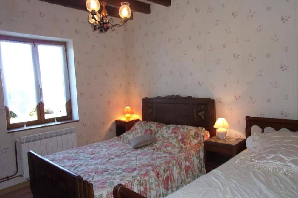 Casa rural renovada con jardín, chimenea, Wifi en Verneix in Verneix, Región de Montluçon