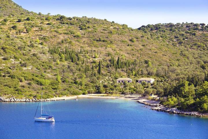 Villa voor 4 personen, with terras and tuin as well as zwembad in Ithaka