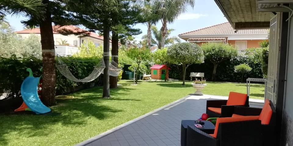 Casa vacanza per 10 persone, con giardino e piscina per bambini nonché panorama, adatto a famiglie con bambini - 1