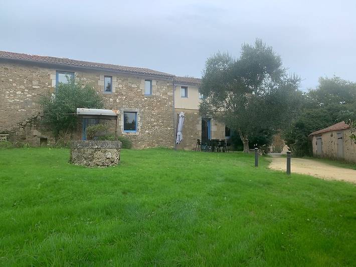 Gîte pour 8 personnes, avec terrasse et jardin