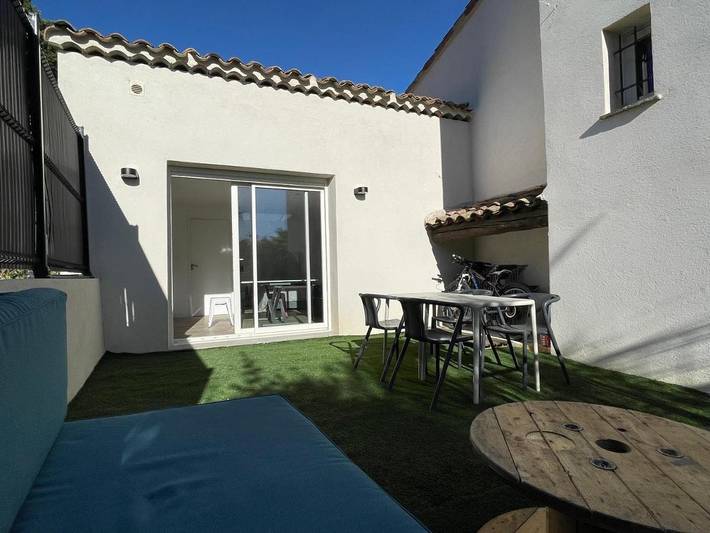 Gîte pour 2 personnes, avec jardin et terrasse à La Fare-les-Oliviers - 2