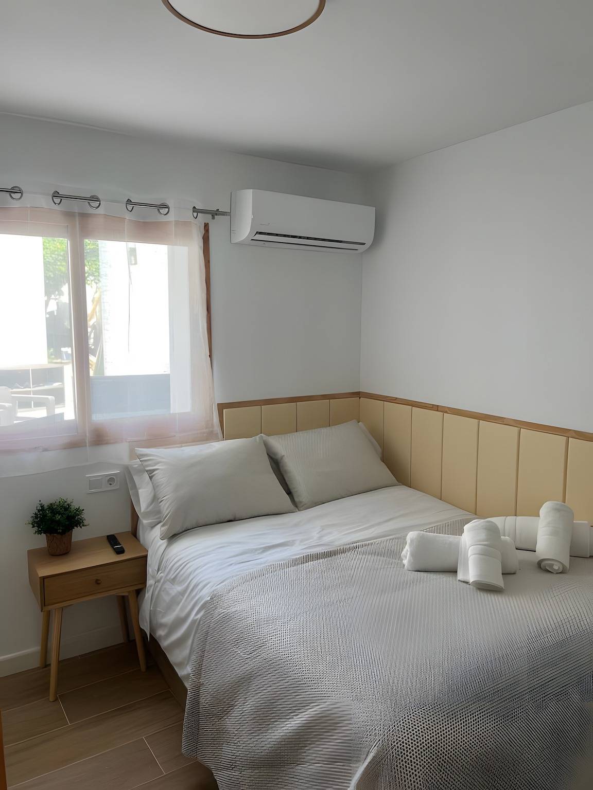 Apartamento inteiro, Quarto 'Casa Roberto' com casa de banho privativa, wifi e ar condicionado em Álora in Álora, Málaga Provincia