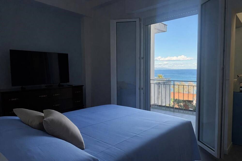 Galleria 28. Holiday in style – By the sea in Soverato, Catanzaro Province