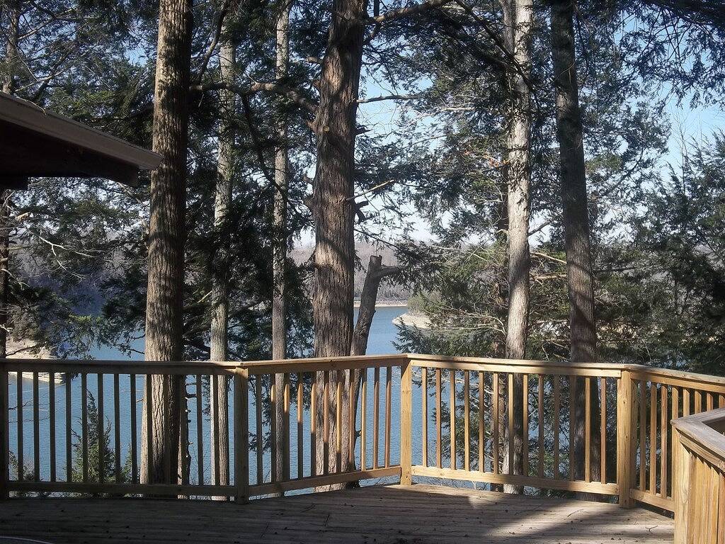 Haus am See mit Gemeinschafts-Bootsrampe. In der Nähe der Yachthäfen und der Stadt und doch privat. in Lake Cumberland