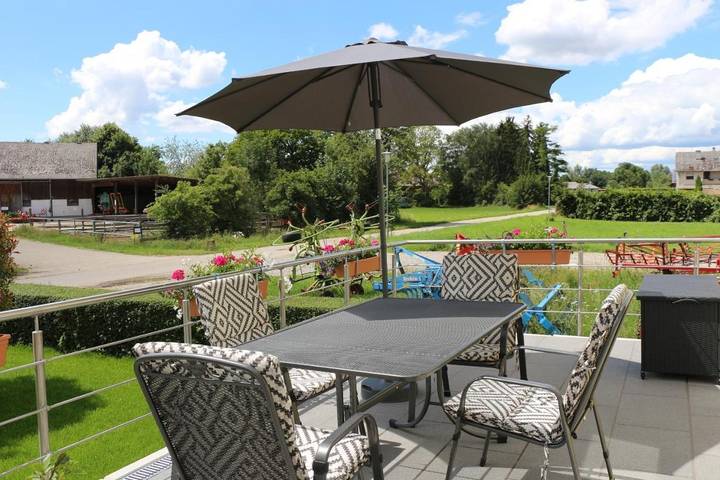 Ferienwohnung für 4 Personen, mit Terrasse und Garten sowie Ausblick