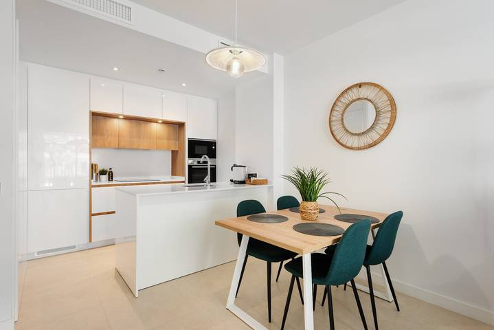 Apartamento entero, Apartamento 'Horus 054' con piscina comunitaria, Wi-Fi y aire acondicionado in Torre del Mar, Vélez-Málaga