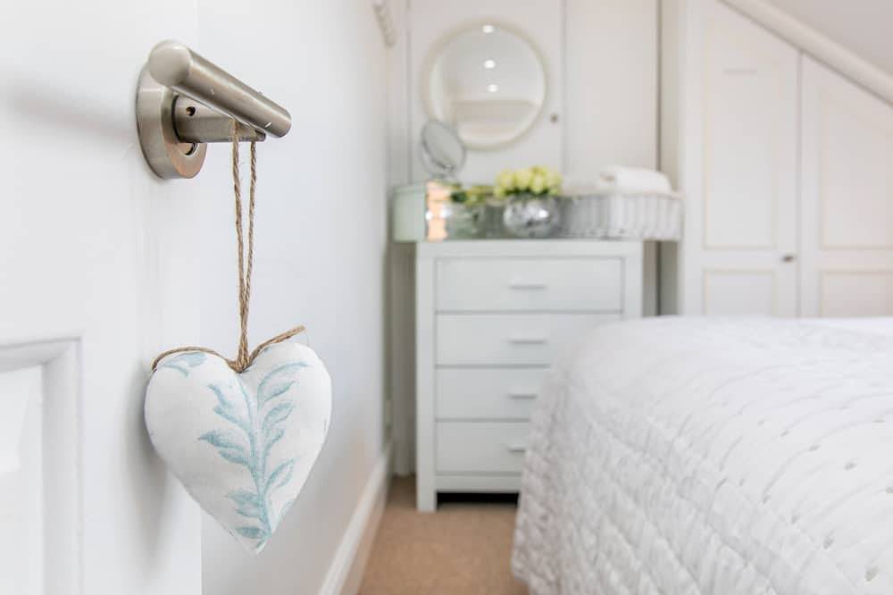 Entire apartment, The Sky Penthouse, City Centre Luxury in Winchester, South Downs