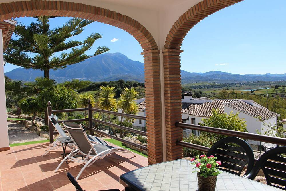 Alojamientos Huetor, - Turismo Rural in Viñuela, Provincia de Málaga