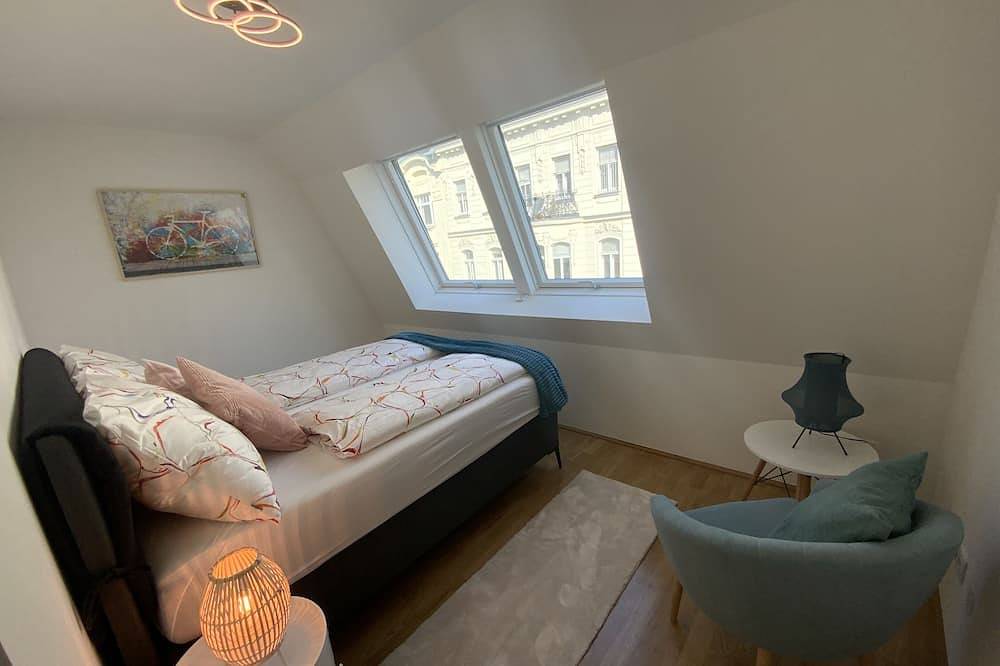 Entire apartment, Im Pyjama zum Hundertwasserhaus Hüpfen | Hg25 in Vienna, Vienna Woods