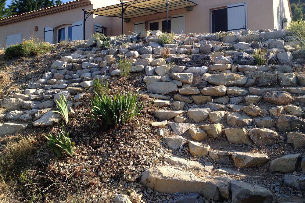 Location Maison Haute Provence avec vueexceptionnelle in Saint-Jurs, Alpes-de-Haute-Provence