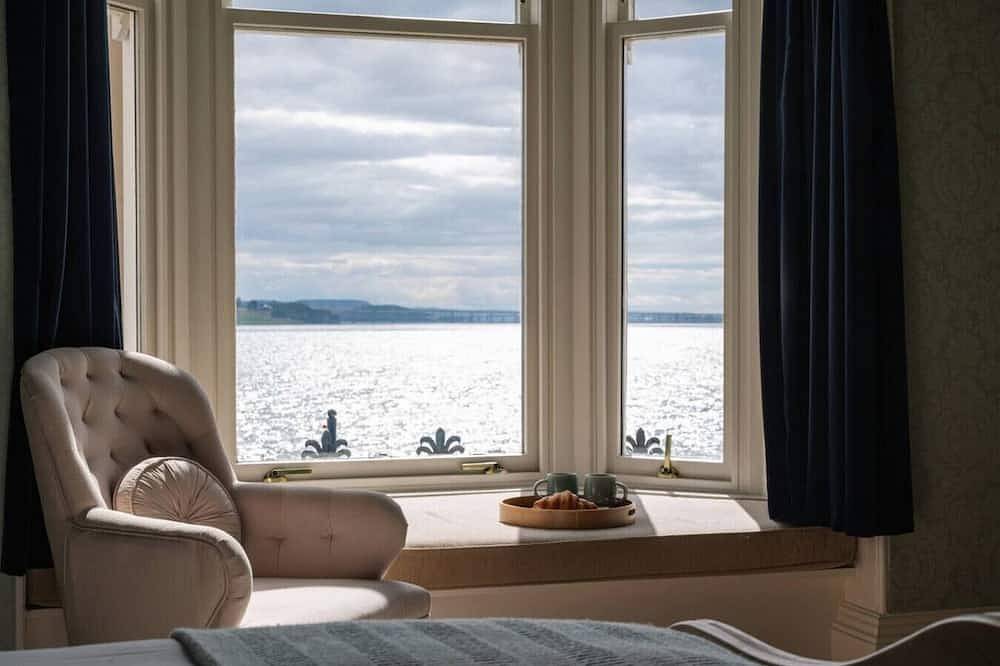 Villa by the Sea; Escape the Ordinary in Dundee, Angus