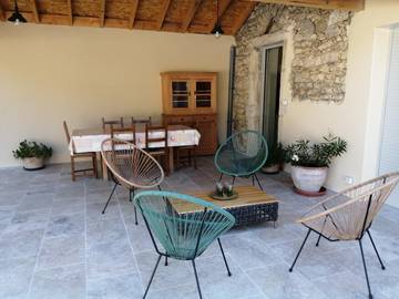 Gîte pour 9 personnes, avec jardin ainsi que piscine et terrasse à Marsanne
