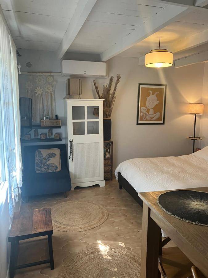 Maison d’hôte pour 2 personnes, avec piscine et vue, animaux acceptés