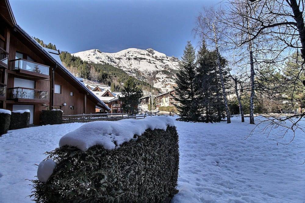 Entire apartment, 4 - 6 person apartment at the foot of the cable car in Les Contamines-Montjoie, Pays du Mont-Blanc