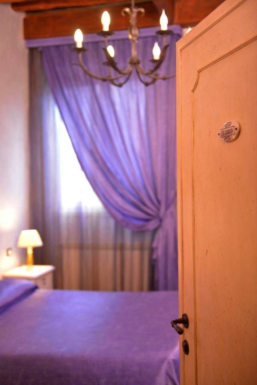 Twin Room with Private Bathroom in Florence city center, Florence