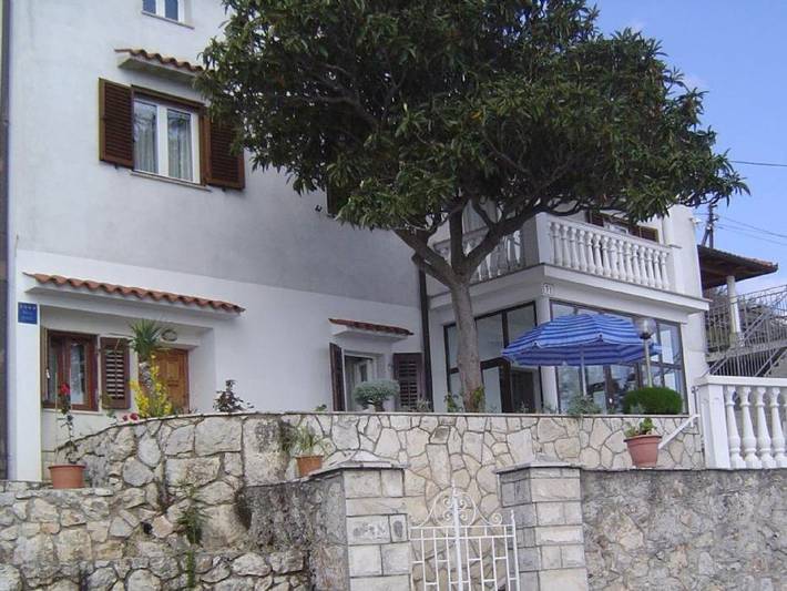 Location de vacances pour 2 personnes, avec vue ainsi que jardin et terrasse dans Mošćenice - 2