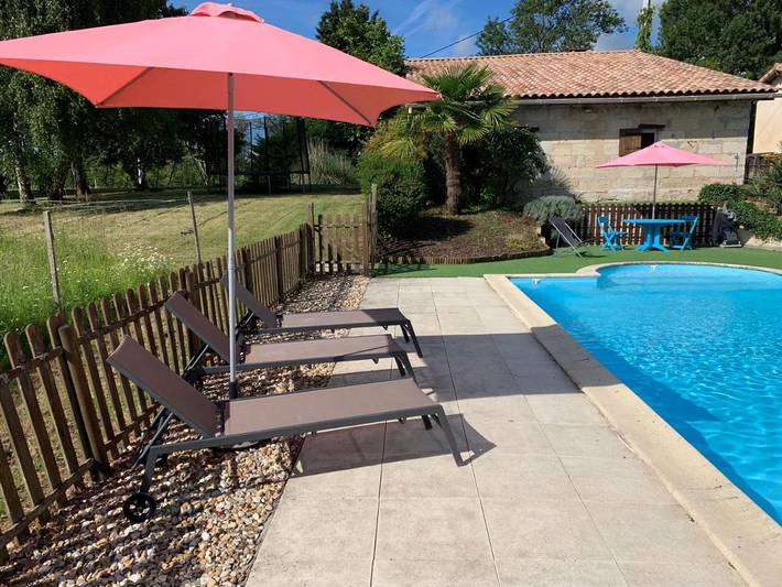Location de vacances pour 5 personnes, avec jardin ainsi que vue et piscine à Coutras - 4