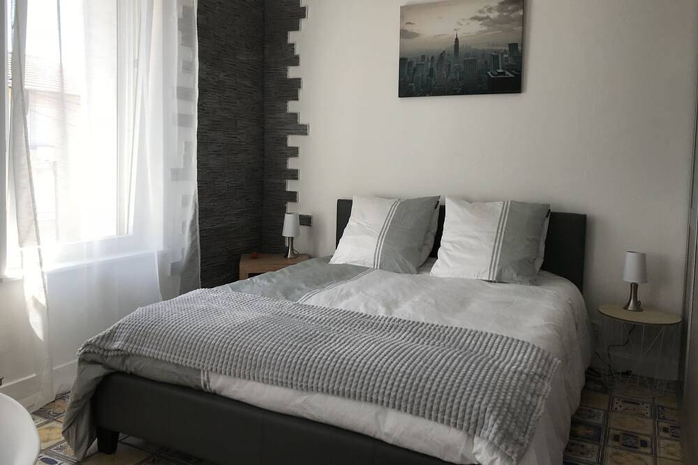 Chambre privée dans une maison d’hôtes côté rue in Nancy, Région de Nancy