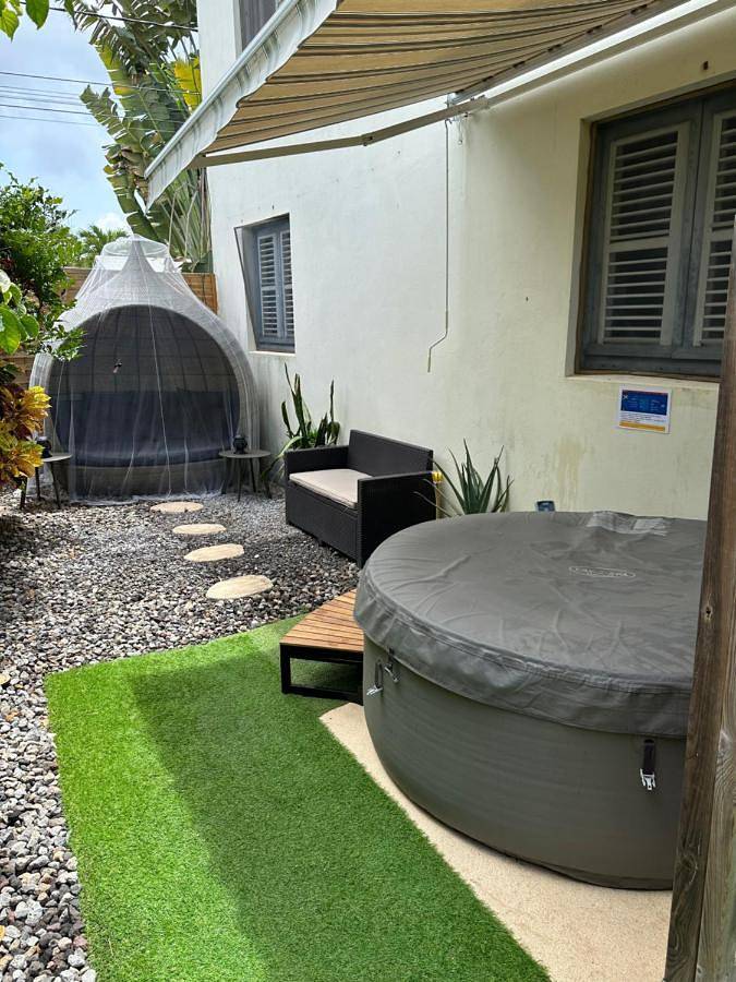 Location de vacances pour 4 personnes, avec piscine ainsi que jardin et jacuzzi à Tartane - 4