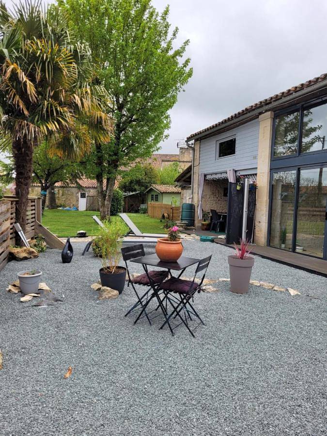 Gîte pour 2 personnes, avec piscine ainsi que jardin et terrasse à Villiers-en-Plaine - 2