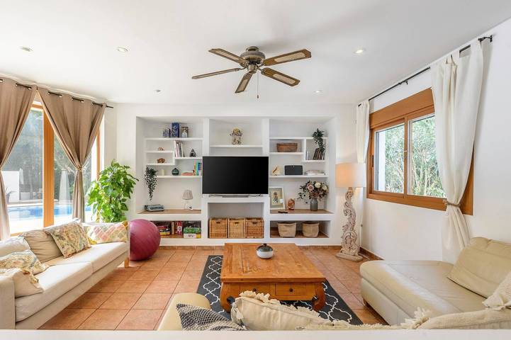 Villa für 8 Personen, mit Balkon/Terrasse und Whirlpool auf Ibiza