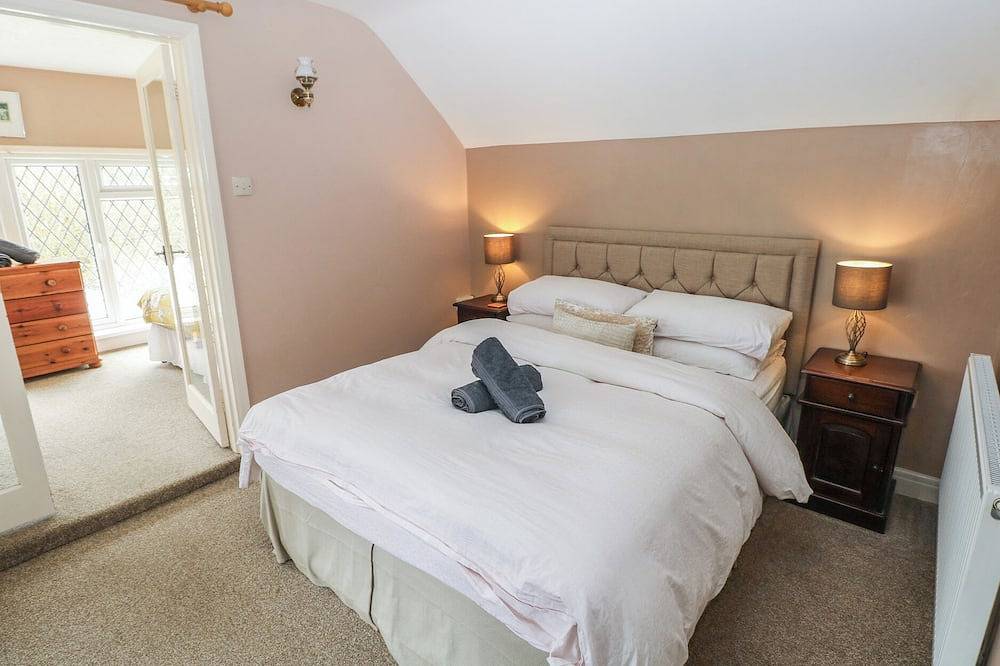 Greenhaven, pet friendly, character holiday cottage in Narberth in Narberth, Pembrokeshire