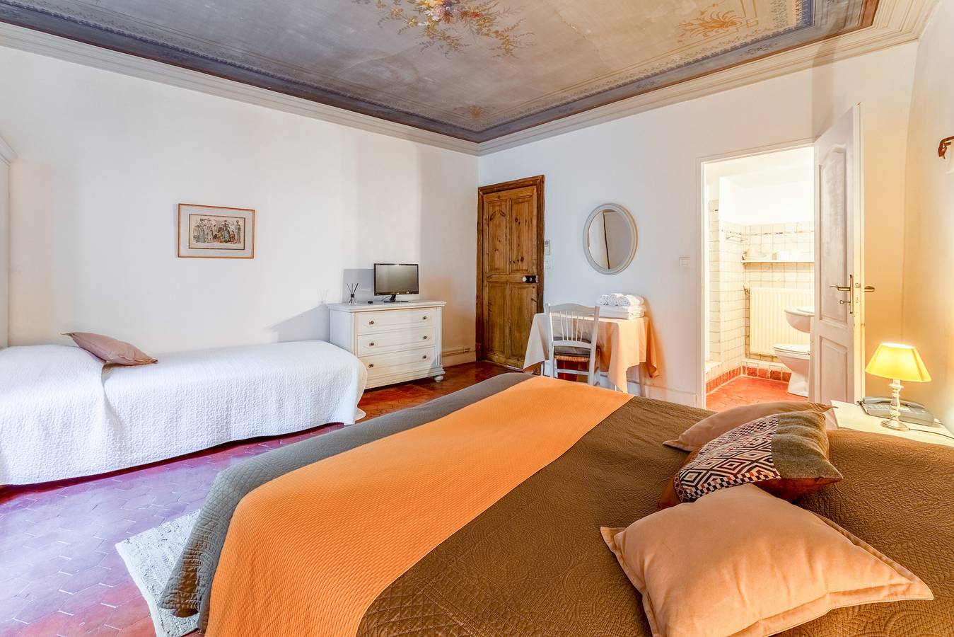Chambre "Vieille France" avec piscine, jardin et charme provençal à Collias in Collias, Région de Nîmes