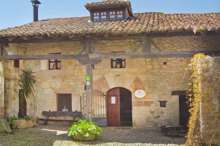 Casa rural para 11 personas, con jardín en Arenas de Iguña