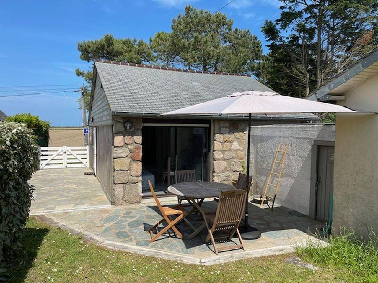 Maison en bord de mer à Réville - Terrasse et Jardin in Jonville, Réville