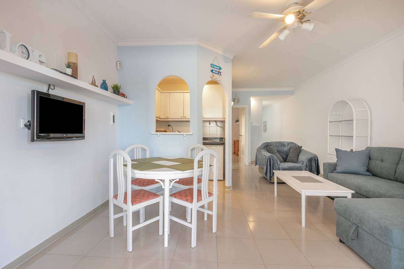 Entire apartment, Golf del Sur Oasis Apartment with Shared Pool, Private Terrace & Wi-Fi in Las Adelfas, San Miguel de Abona