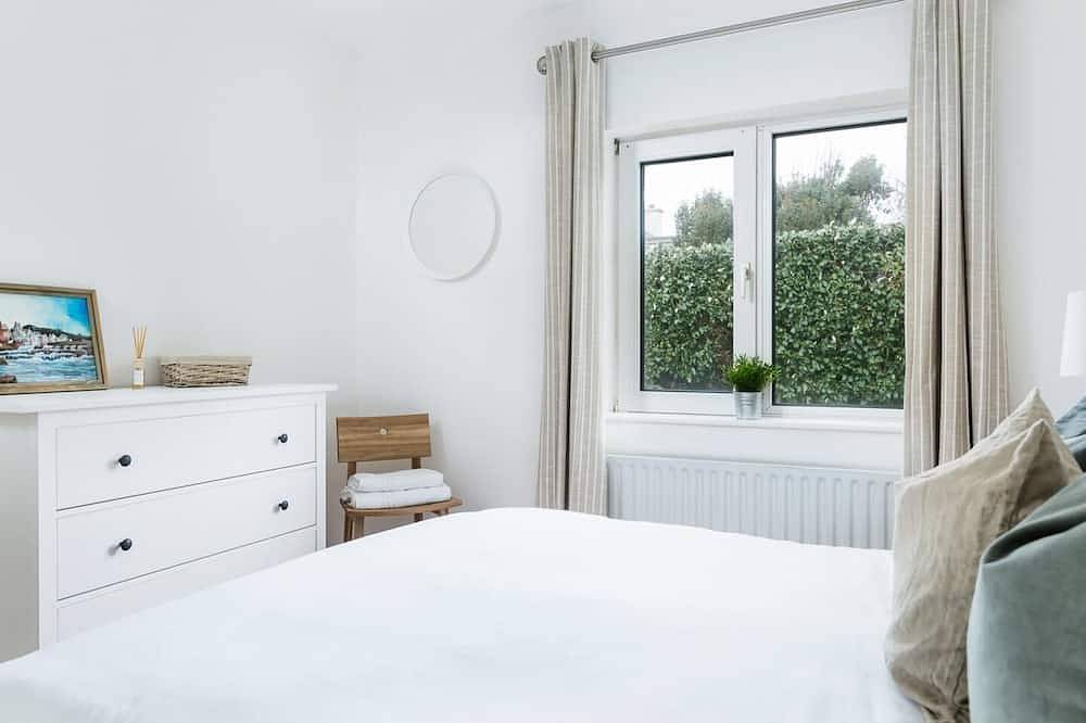 Station Road House (1.3km to Lahinch Beach), Station Road House in Ennistimon, County Clare