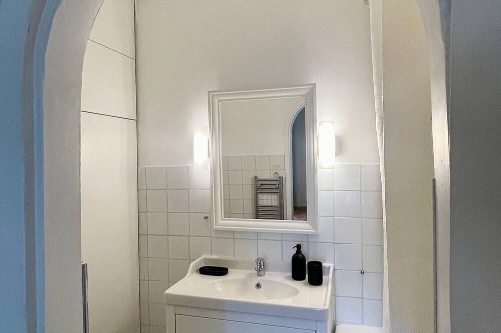 Maison de charme vue panoramique mer.Piscine. 5 couchages (+ 4 avec studio) in Nice, Région de Nice