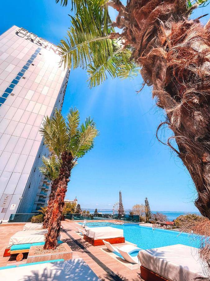 Hotel para 3 personas, con vistas y sauna además de jardín y piscina - 1