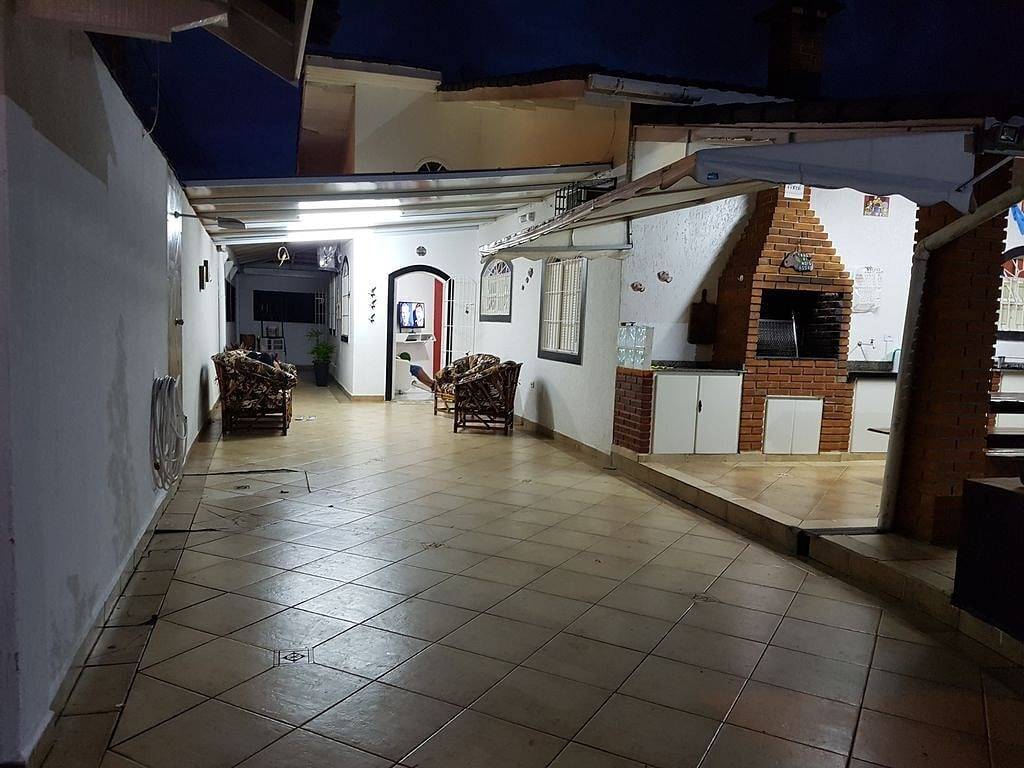 Luxuriöses Strandhaus, Klimaanlage, Pool für Erwachsene mit Wasser und Kindern, Wasserfall, Grill in Itanhaém, Baixada Santista