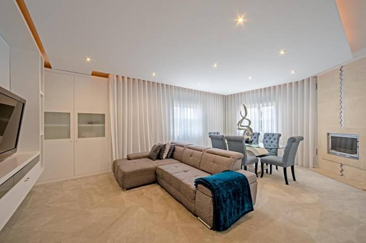 Apartamento de férias para 6 pessoas, com piscina e varanda em Amadora