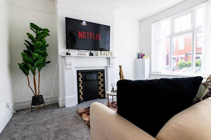 Dom dla 6 osób, z jacuzzi i ogród w Manchester