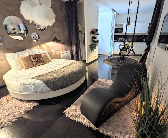 Location de vacances pour 2 personnes, avec Jacuzzi ainsi que Terrasse et Jardin dans Petit Port