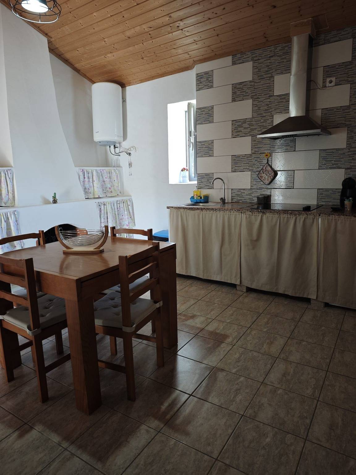 Apartamento entero, Casa rural 'Casa Dos Avós' con vistas a la montaña, piscina compartida y Wi-Fi in Saboia, Costa Alentejana
