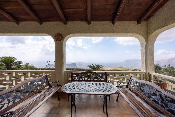 Villa 'Shanti Appartamento Rustic' with Sea View, Private Terrace and Private Garden in Borgetto, Palermo Province