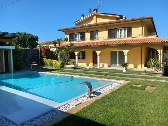 Villa für 8 Personen, mit Pool und Whirlpool sowie Sauna und Garten - 1