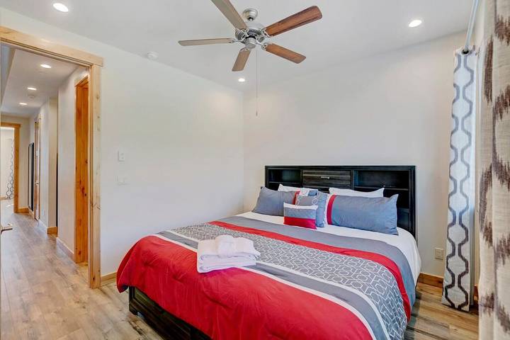 Vacation house for 8 people, with hot tub and pool as well as balcony and sauna in Winter Park