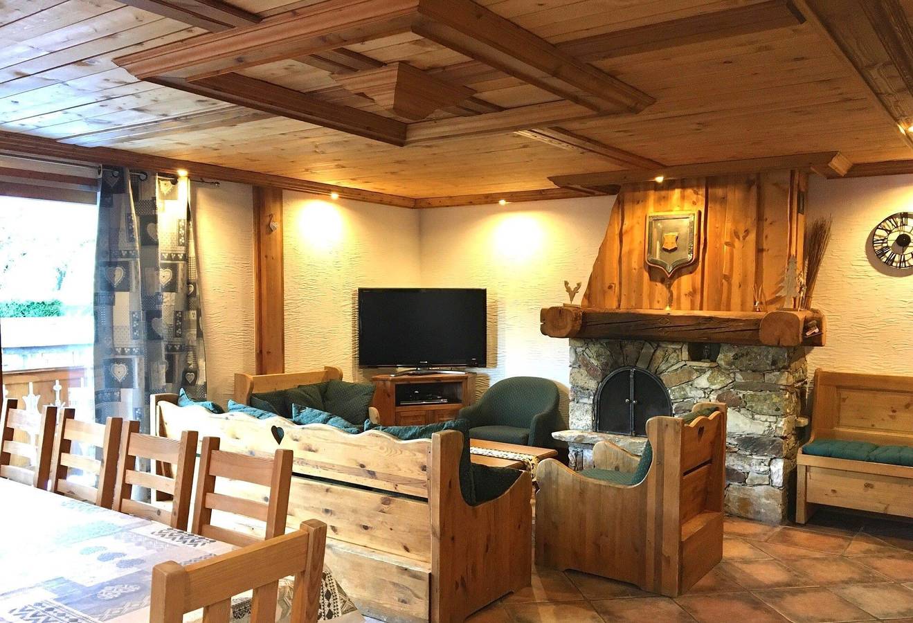Apartamento entero, Apartamento "Las Dolomitas" con vistas a la montaña, terraza privada y Wi-Fi in La Plagne, Bellentre