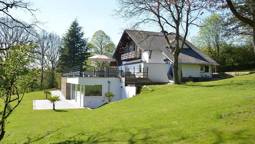 Vakantiehuis voor 12 personen, with tuin and zwembad as well as sauna, met huisdier in Stoumont