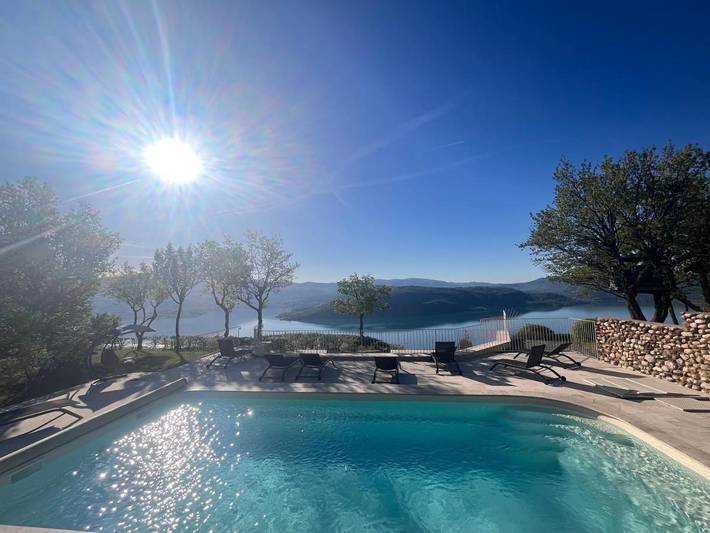 Chambre d’hôte pour 2 personnes, avec jardin ainsi que piscine et vue à Sainte-Croix-du-Verdon