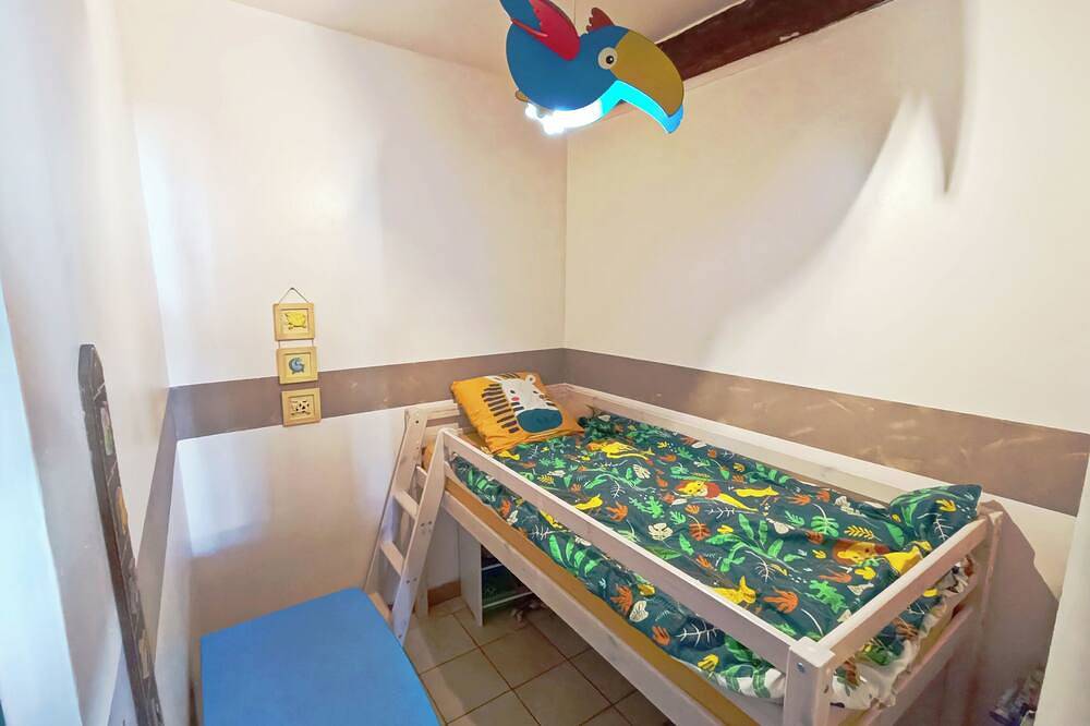 Apartamento entero, At the foot of station n°7 in Châlons-en-Champagne, Marne