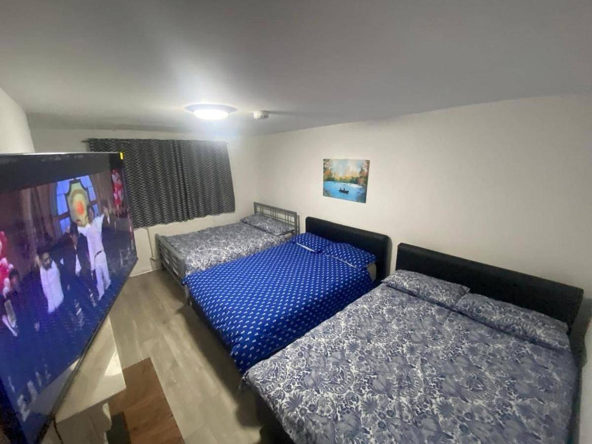 Double Room with Private Bathroom in Hillingdon, London