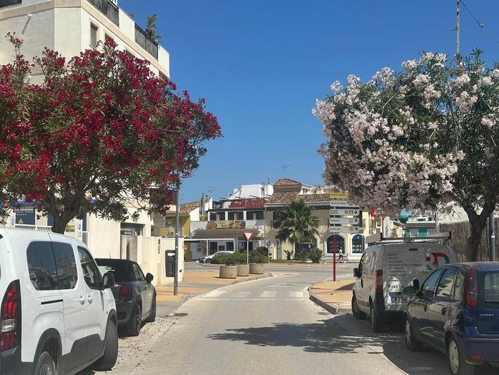 Entire apartment, Sea, comfort and tranquillity — right by the beach in Platja del Cagarritar (Dénia), Dénia