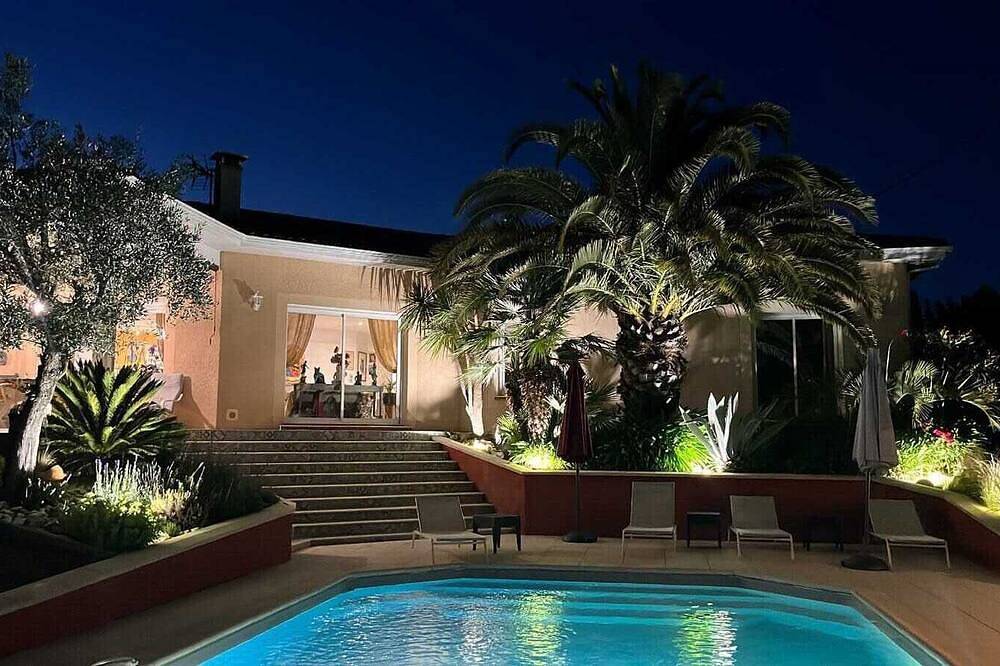 Jolie villa avec piscine ,lumineuse ,au calme aux portes de Bordeaux in Tresses, Région de Bordeaux