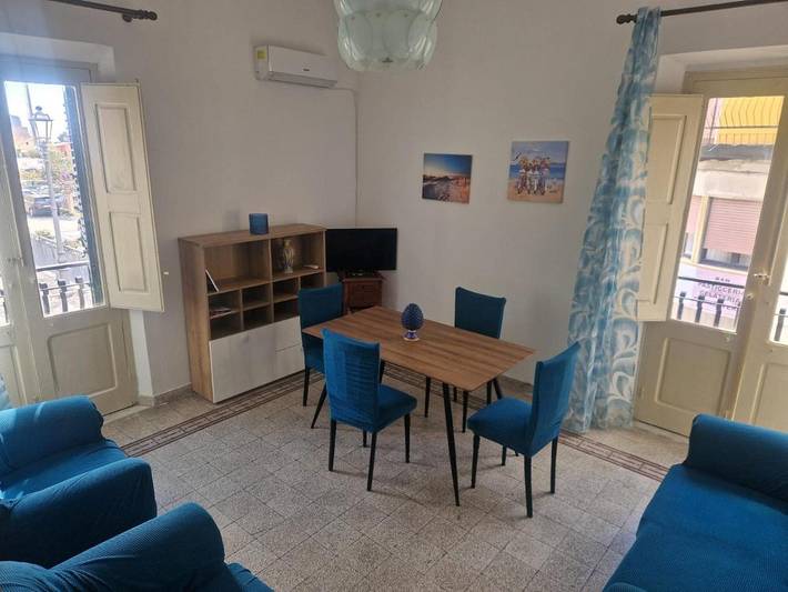 Gîte pour 4 personnes, avec balcon et vue, adapté aux familles à Bova Marina - 2